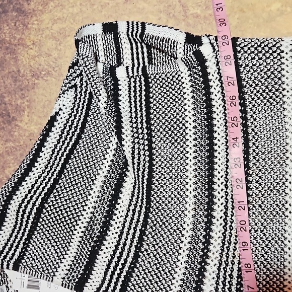 Eight Eight | Black and White Cotton Oversized Shrug Poncho - Picture 7 of 9